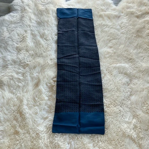 Lord & Taylor vintage silk mens neck scarf silk hand rolled blue geometric - Picture 6 of 6